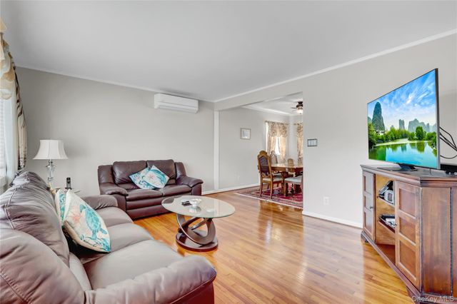 6 Sheep Pasture Lane, Massapequa, NY 11758