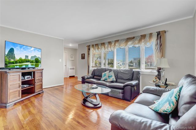 6 Sheep Pasture Lane, Massapequa, NY 11758