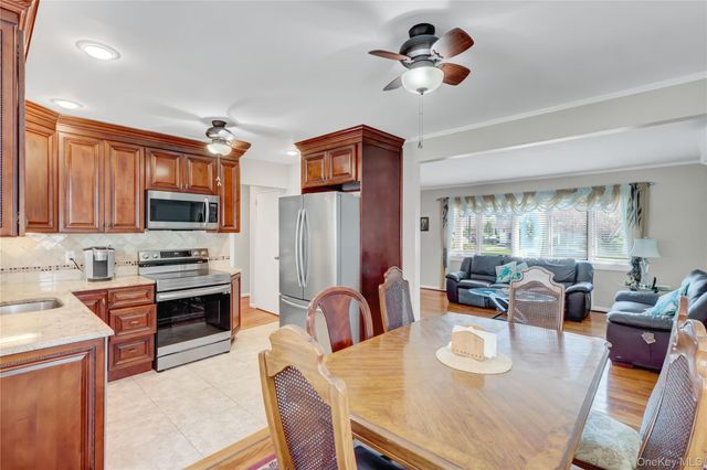 6 Sheep Pasture Lane, Massapequa, NY 11758