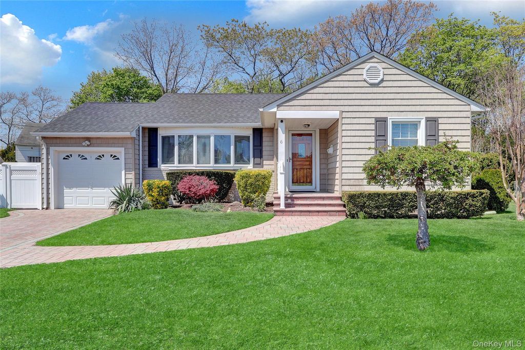 6 Sheep Pasture Lane, Massapequa, NY 11758