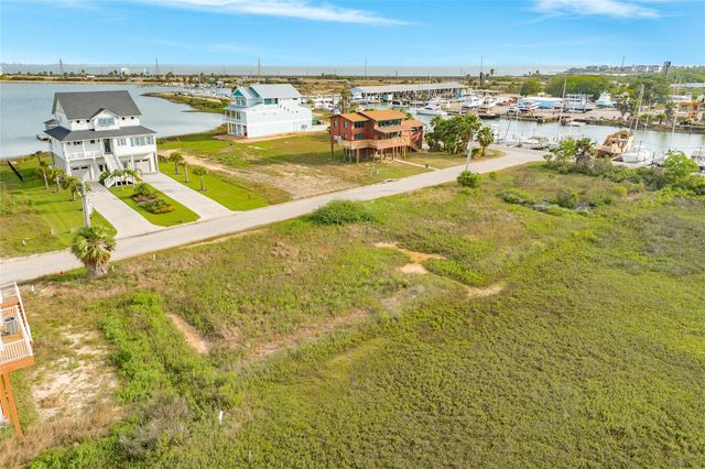 9115 W Bay Road, Galveston, TX 77554