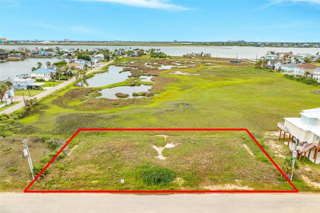 9115 W Bay Road, Galveston, TX 77554
