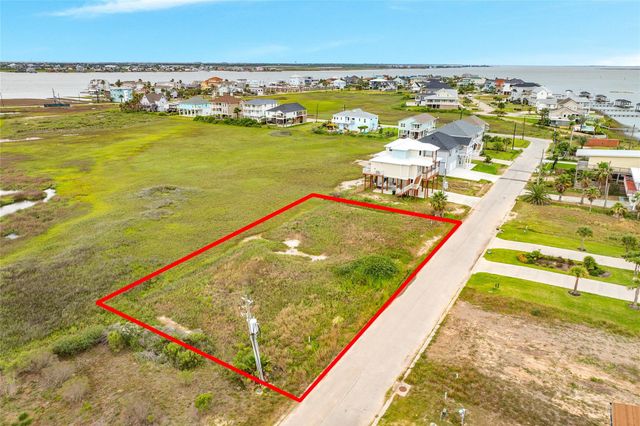 9115 W Bay Road, Galveston, TX 77554