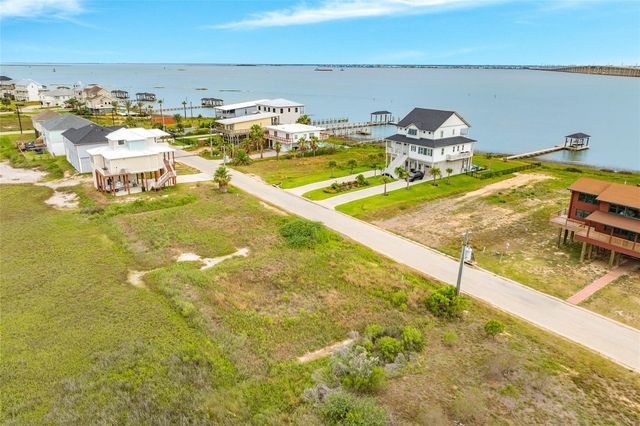 9115 W Bay Road, Galveston, TX 77554