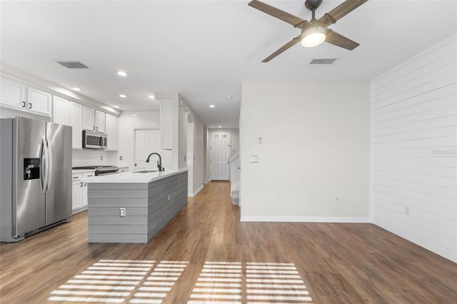 10007 BRADWELL PLACE, Tampa, FL 33626