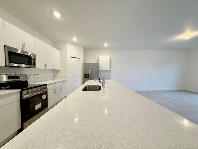 2958 Park Pl 5838, Dania Beach, FL 33312