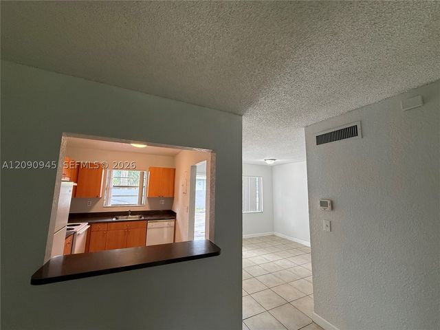 4865 NW 9th Dr 4865, Plantation, FL 33317