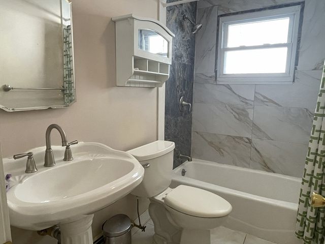 2 Mooney Rd, Burlington, MA 01803