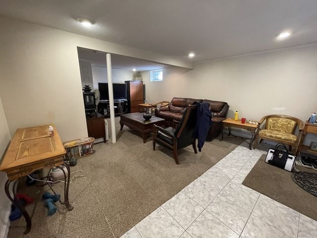 2 Mooney Rd, Burlington, MA 01803