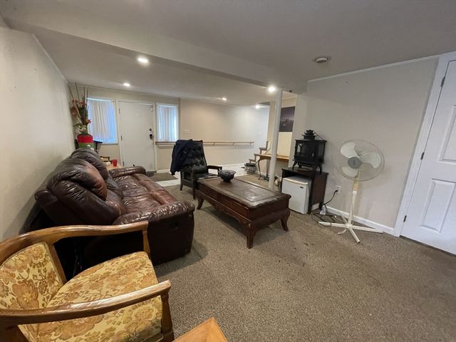 2 Mooney Rd, Burlington, MA 01803