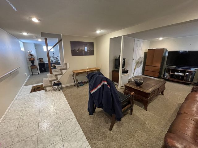 2 Mooney Rd, Burlington, MA 01803