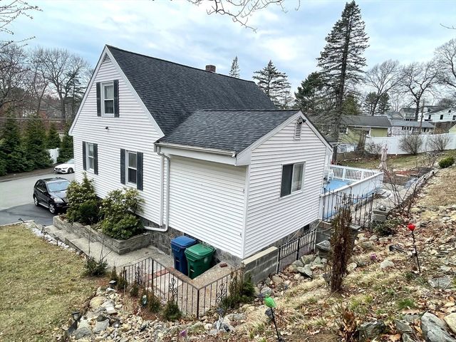 2 Mooney Rd, Burlington, MA 01803