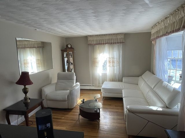 2 Mooney Rd, Burlington, MA 01803