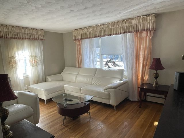 2 Mooney Rd, Burlington, MA 01803