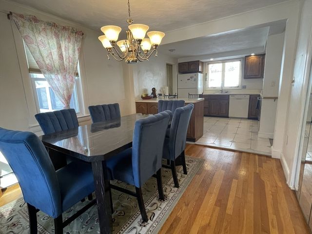 2 Mooney Rd, Burlington, MA 01803