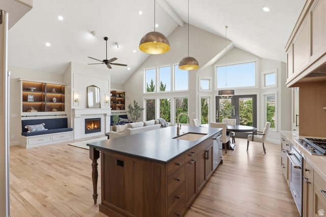6748 W CANTERBURY DR, Highland, UT 84003