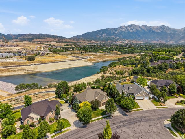 6748 W CANTERBURY DR, Highland, UT 84003