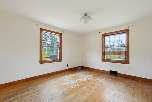 321 Townsend Hill Rd, Townsend, MA 01469