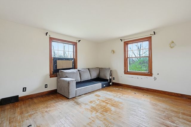 321 Townsend Hill Rd, Townsend, MA 01469