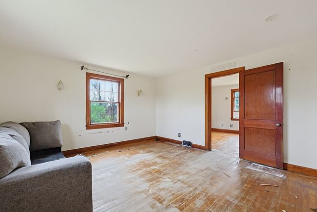 321 Townsend Hill Rd, Townsend, MA 01469