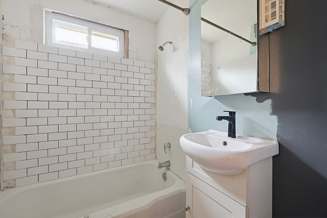 321 Townsend Hill Rd, Townsend, MA 01469