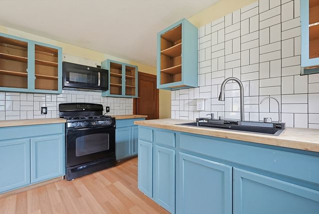 321 Townsend Hill Rd, Townsend, MA 01469