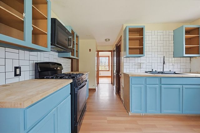 321 Townsend Hill Rd, Townsend, MA 01469