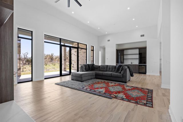 333 Spicewood Trails DR, Spicewood, TX 78669