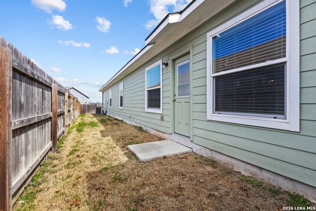 636 Heathers Way, Seguin, TX 78155