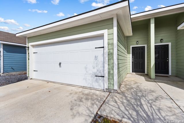 636 Heathers Way, Seguin, TX 78155