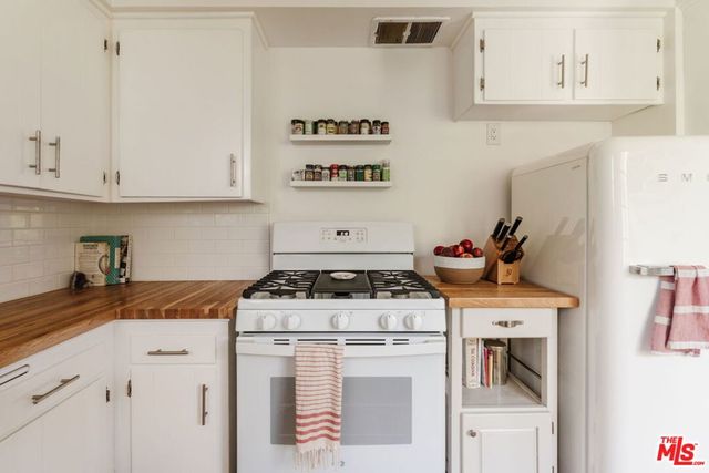 4501 Finley Avenue 10, Los Angeles, CA 90027