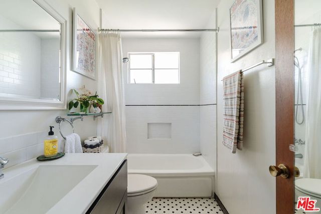 4501 Finley Avenue 10, Los Angeles, CA 90027