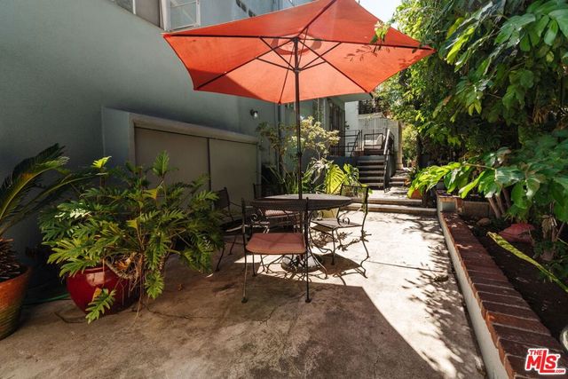 4501 Finley Avenue 10, Los Angeles, CA 90027