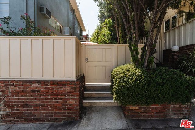 4501 Finley Avenue 10, Los Angeles, CA 90027