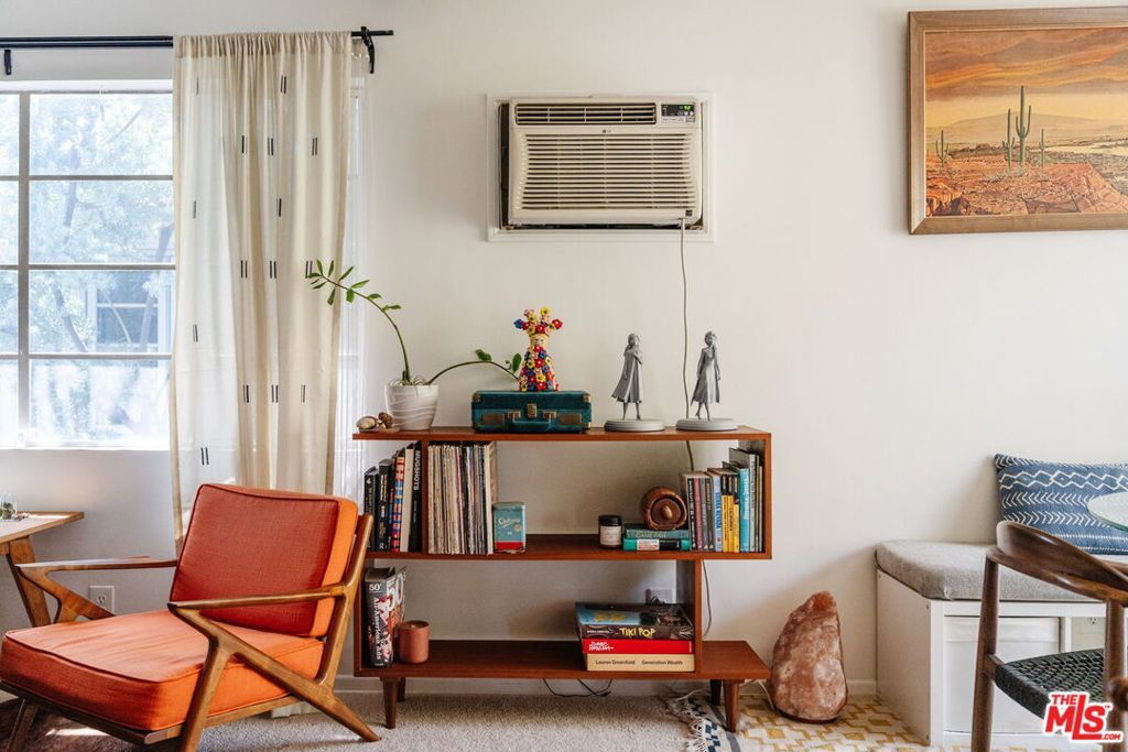 Image 11 of property listing at 4501 Finley Avenue 10, Los Angeles, CA 90027