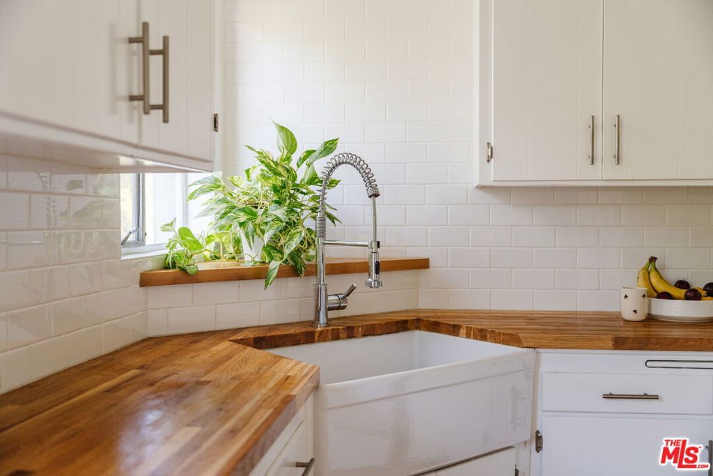 Image 15 of property listing at 4501 Finley Avenue 10, Los Angeles, CA 90027