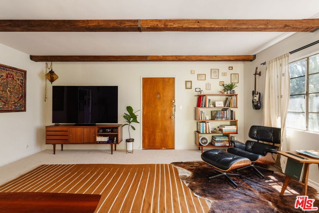 Image 2 of property listing at 4501 Finley Avenue 10, Los Angeles, CA 90027