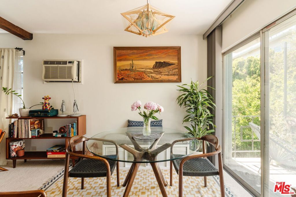 Image 21 of property listing at 4501 Finley Avenue 10, Los Angeles, CA 90027