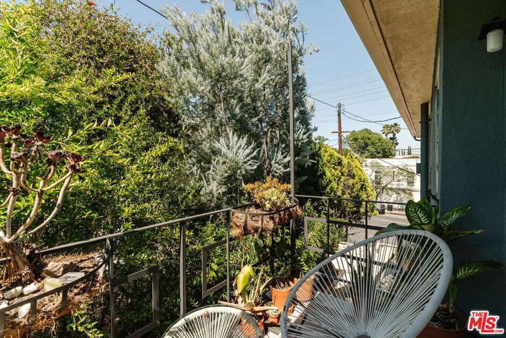Image 22 of property listing at 4501 Finley Avenue 10, Los Angeles, CA 90027