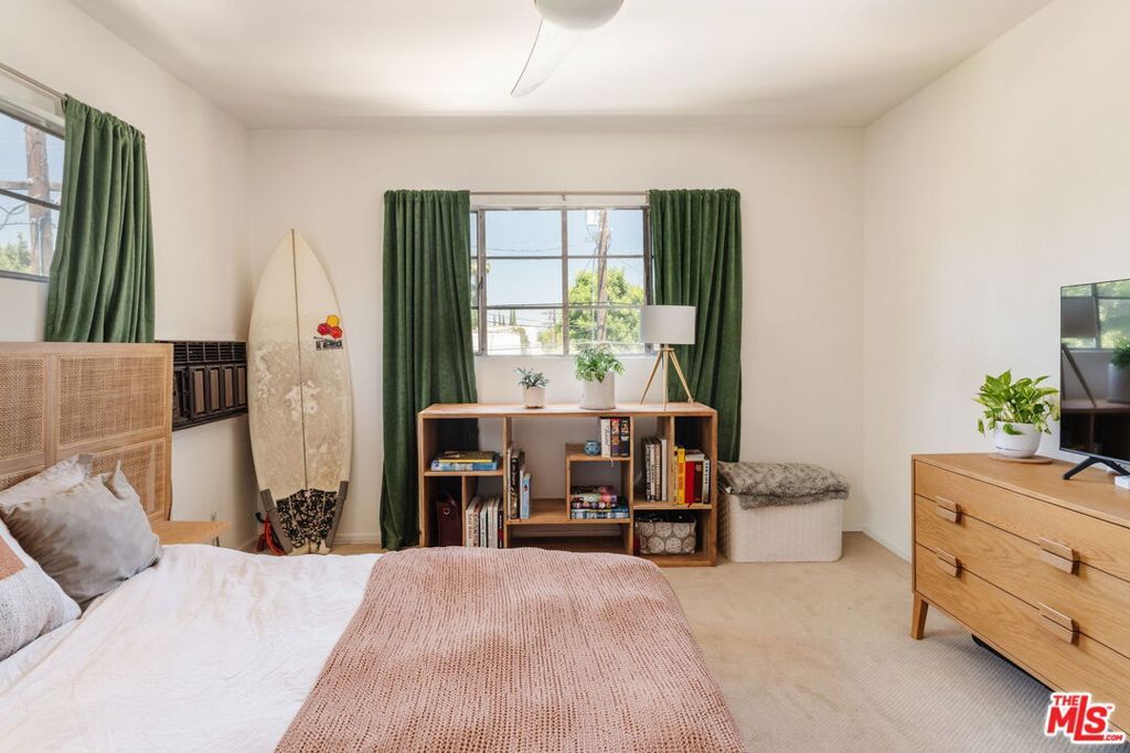 Image 25 of property listing at 4501 Finley Avenue 10, Los Angeles, CA 90027