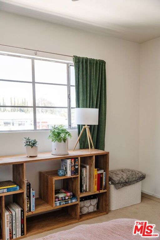 Image 28 of property listing at 4501 Finley Avenue 10, Los Angeles, CA 90027
