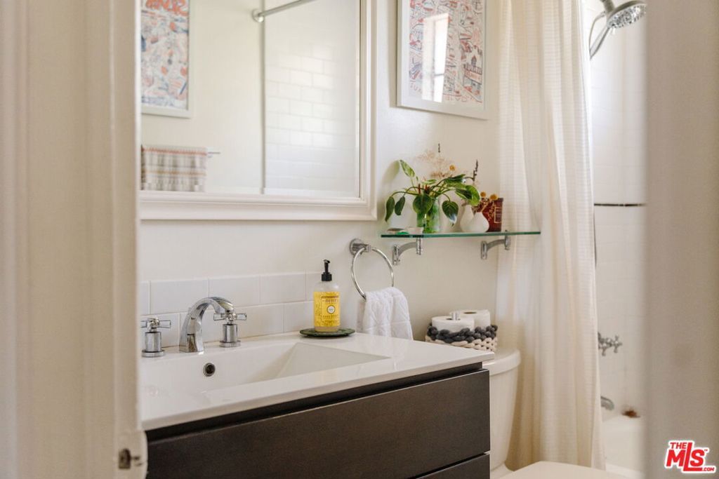 Image 29 of property listing at 4501 Finley Avenue 10, Los Angeles, CA 90027