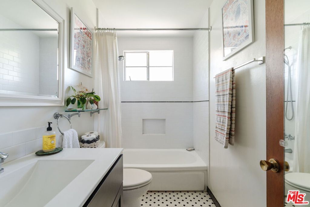Image 31 of property listing at 4501 Finley Avenue 10, Los Angeles, CA 90027