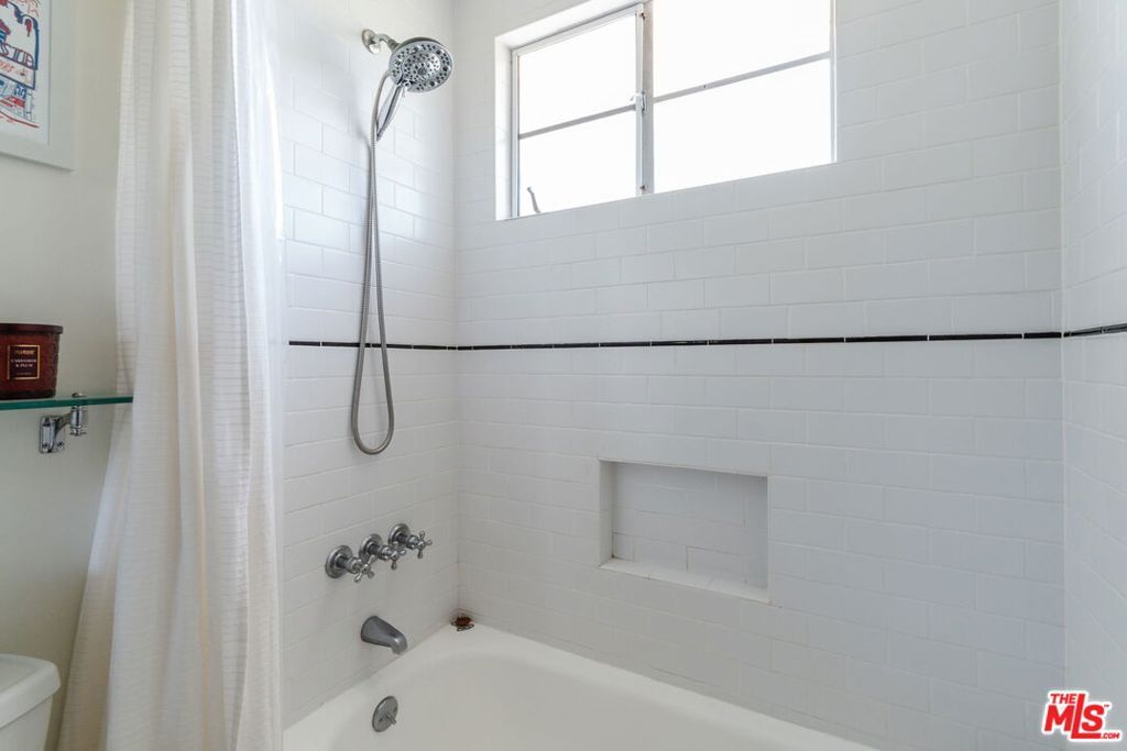 Image 32 of property listing at 4501 Finley Avenue 10, Los Angeles, CA 90027
