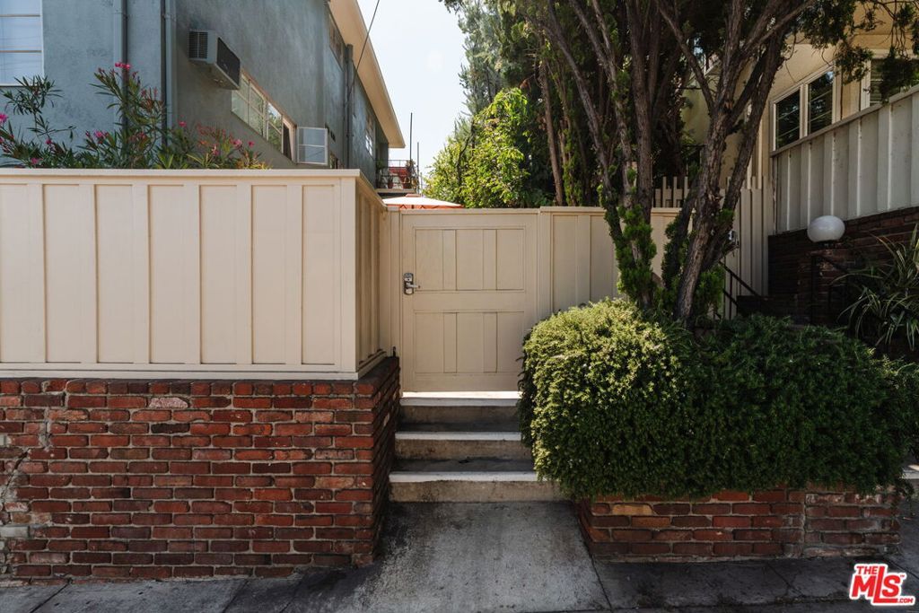 Image 47 of property listing at 4501 Finley Avenue 10, Los Angeles, CA 90027
