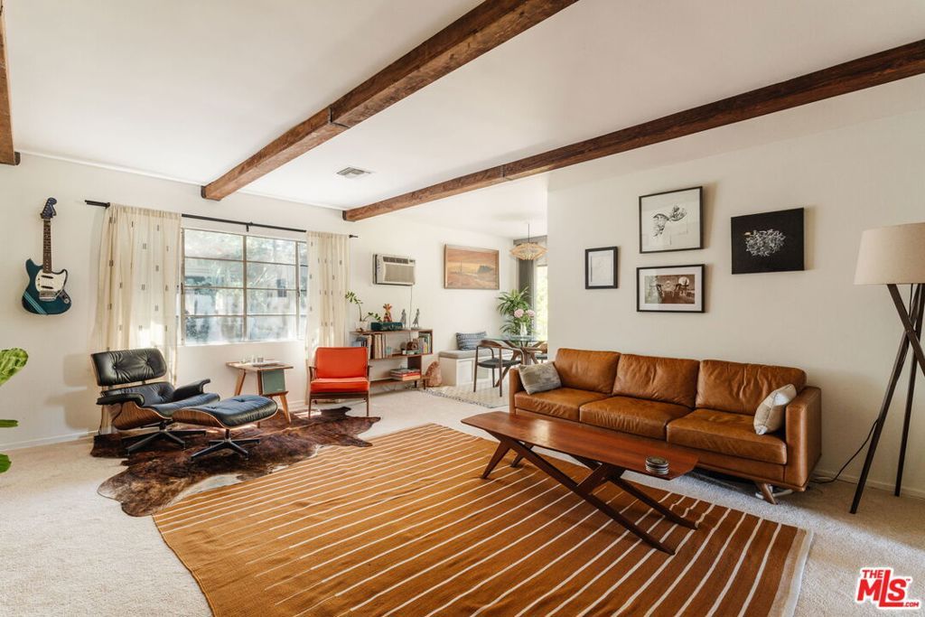 Image 5 of property listing at 4501 Finley Avenue 10, Los Angeles, CA 90027