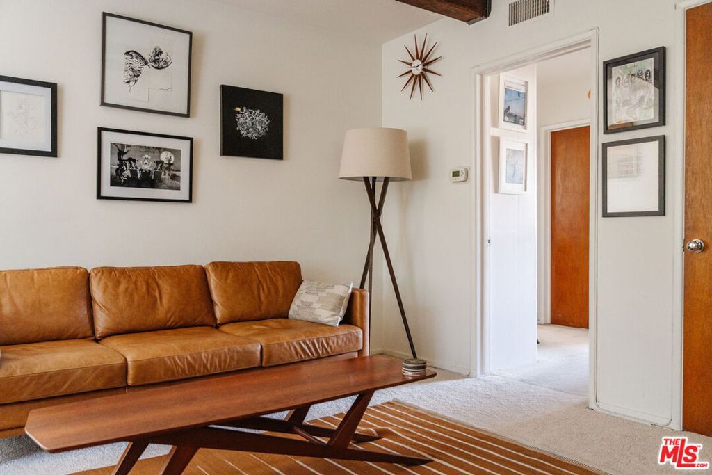 Image 7 of property listing at 4501 Finley Avenue 10, Los Angeles, CA 90027