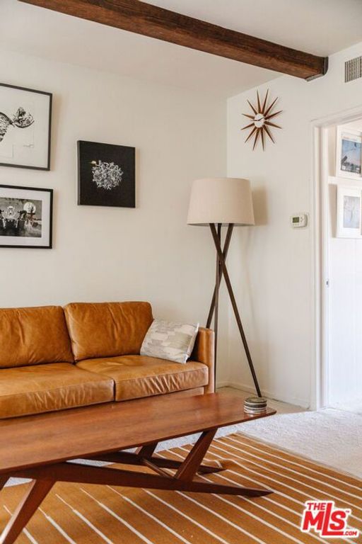 Image 8 of property listing at 4501 Finley Avenue 10, Los Angeles, CA 90027