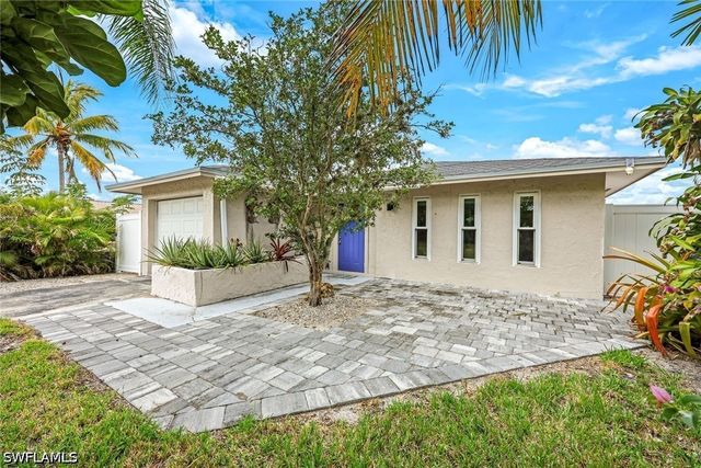 645 101st AVE N, Naples, FL 34108