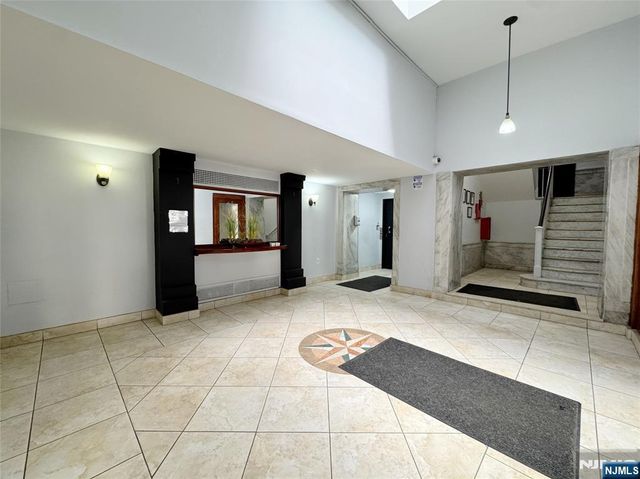 101 73rd Street 32, North Bergen, NJ 07047